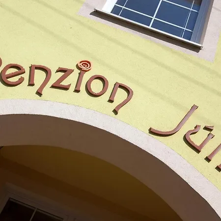 普里瓦朱莉娅旅馆 3* 韦伯夫