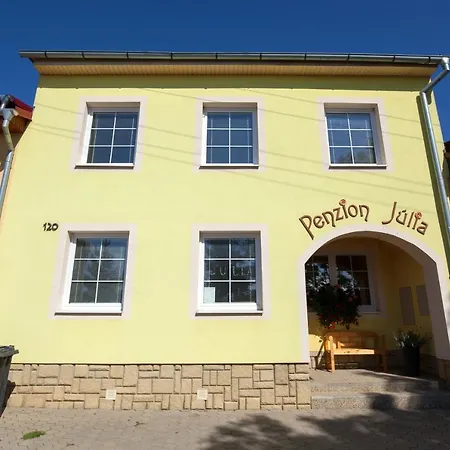 普里瓦朱莉娅旅馆 招待所 3*