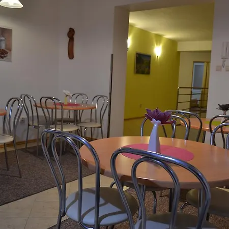 普里瓦朱莉娅旅馆 招待所 3*