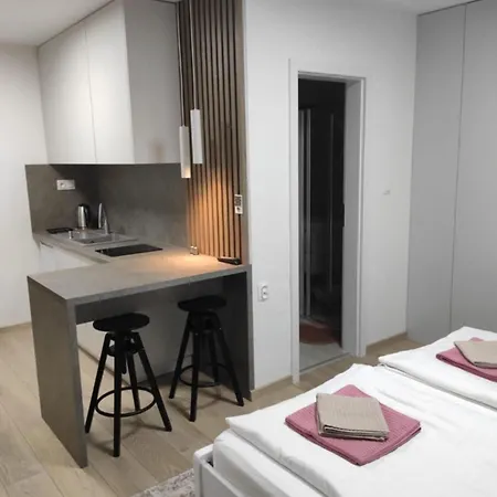 普里瓦朱莉娅旅馆