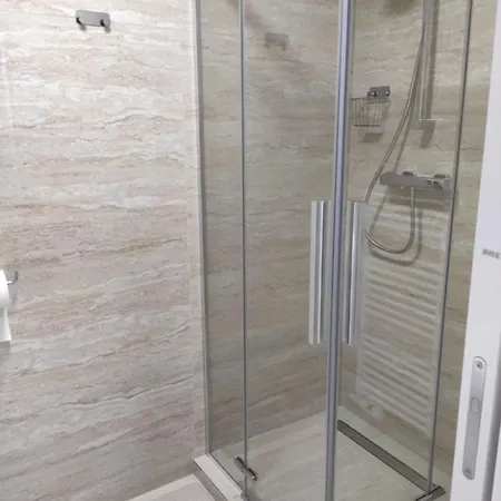 普里瓦朱莉娅旅馆