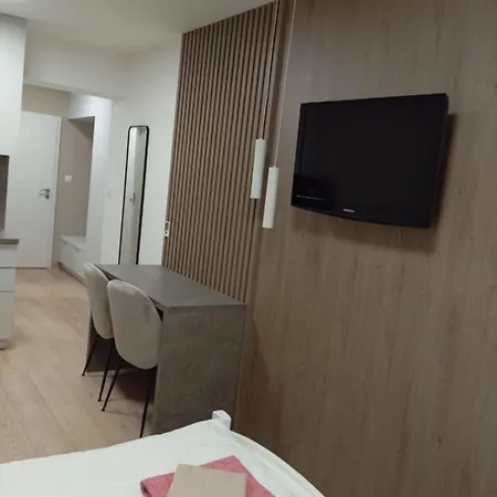 普里瓦朱莉娅旅馆 招待所 3*