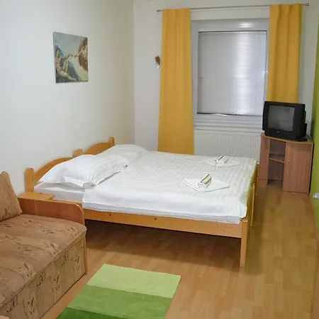 普里瓦朱莉娅旅馆 3*