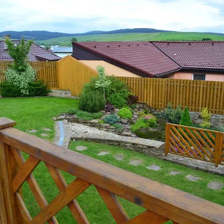 普里瓦朱莉娅旅馆 3* 韦伯夫