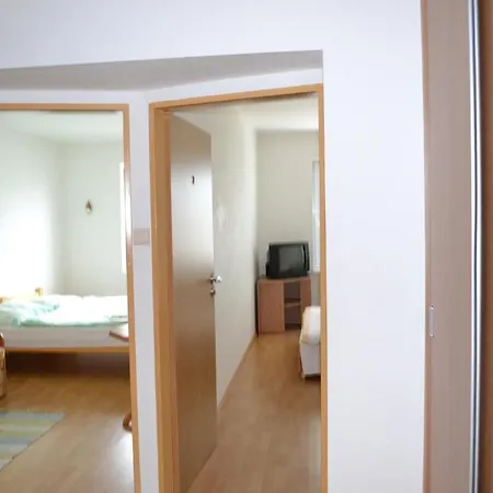 普里瓦朱莉娅旅馆 招待所 3*