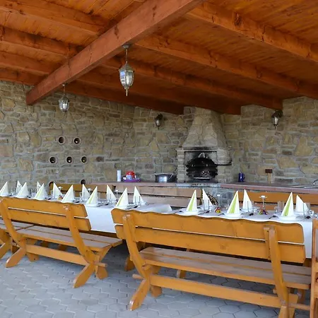 普里瓦朱莉娅旅馆 招待所 韦伯夫