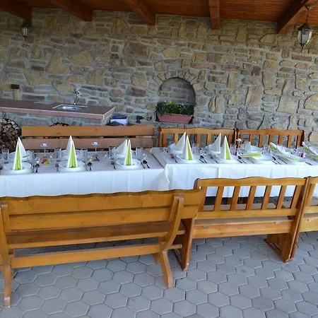 普里瓦朱莉娅旅馆 3* 韦伯夫